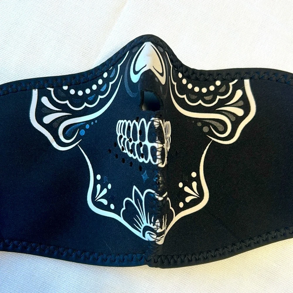 Black Skull Design Face Mask NWOT